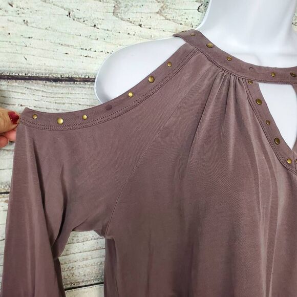 Maurices Women’s Mauve Studded Cold Shoulder Keyhole Tank Top Size XL - Picture 3 of 10
